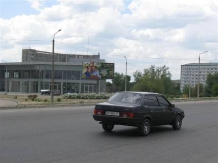 Billboard A in Zaporizhzhya, 6x3  st. Avtozavodskaa - st. 40 let Pobedy, dvizenie v gorod Photo 1