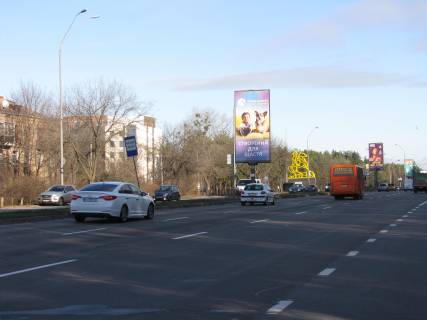 Non-Standard A in Kyiv Brovars'kij av., 93 na rozpodil'cij smuzi u napramku m. Brovari Photo 1