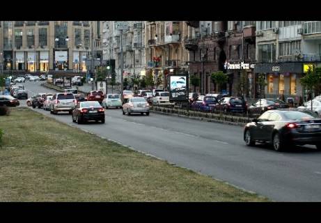 Video Billboard A in Kyiv, 1.86x1.27   Bassejnaa st., 19 (razdelitel', v napravlenii k Bessarabskomu rynku) - 429073 Photo 1