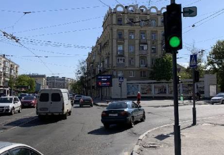 Non-Standard  in Kharkiv Moskovskij av., 40 Photo 1