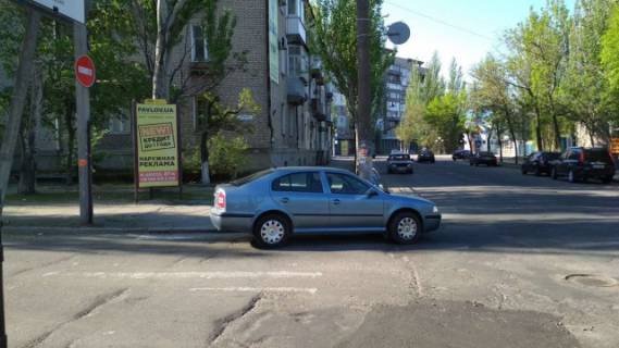 Billboard A in Melitopol Praci av. / Cervona st. (zliva po hodu ruhu transporta, v storonu parka Smidta) Photo 1