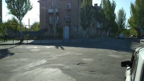 Pillar, Pillar B in Berdyansk, 1,2х2,4м  Truda av. / Smidta st. (v storonu AVIAKAS i gimnazii) Photo 1