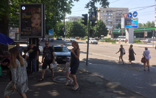 Facade Banners B in Mykolaiv av. Central'nyj, 73 - St.Sobornaa (trojnoj sitilajt), ostanovka, pesehodnyj perehod Photo 1