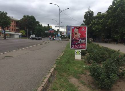 Facade Banners A in Mykolaiv av. Bogoavlenskij, 39A - Kinoteatr Unost' (ul Teatral'naa) - TRETIJ Photo 1