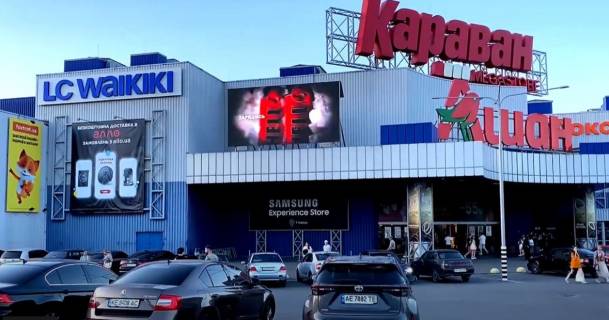 Video Billboard A in Dnipro (Dnipropetrovsk) ТРЦ КАРАВАН, медіафасад, на вул. Нижньодніпровській, 17, 8м х 4м *звук- - 566064 Photo 1