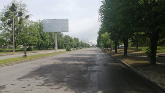 Billboard A in Lutsk вул. Єршова, 9, розділова смуга (ТЦ Глобус, в напрямку до автобазару)) Photo 1