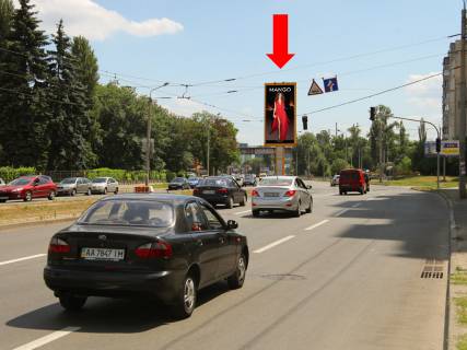 Video Billboard A in Kyiv, 6x3  Автозаводська вул., 7, в центр, на світлофорі, роздільник - 583834 Photo 1