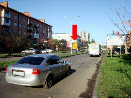 Citylight A in Uzhgorod, 1.8x1.2  Svobodi av. / Kapusans'ka st., rozdil'nik, supermarket "Fokstrot" Photo 1