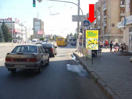 Citylight A in Zhytomyr, 1.8x1.2  Kiivs'ka st., 96 / Shidna st., bila Sberbanku, lobmardu "Blago", na svitlofori Photo 1