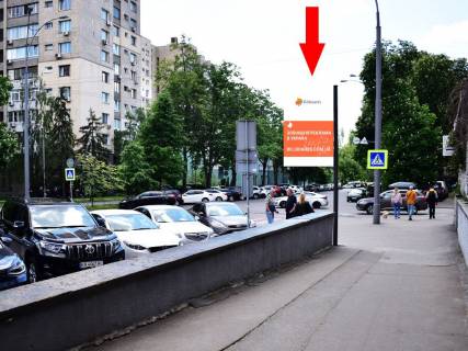 Citylight B in Kyiv, 1.8x1.2  Omelanovica - Pavlenka st. (kolis. Suvorova), bila supermarketu "Sil'po", v storonu pl. L.Ukrainki Photo 1