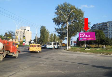 Billboard A in Sumi, 3x6  Harkivs'ka st. / Tabali st. (kol. Pariz'koi Komuni st.), bila supermarketu "ATB", AZS "OKKO", avtosalonu "Kia" Photo 1
