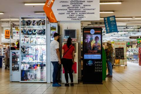 Video Billboard A in Krivy Rig Geroev ATO st. (byvs. Dimitrova st.), 30a, naprotiv kass magazina "Sil'po", videostojka, prajs za rolik 10 sek, 168 vyhodov c 8:00 do 22:00. Rasscet drugih parametrov utocnajte u menedzera. - 292434 Photo 1