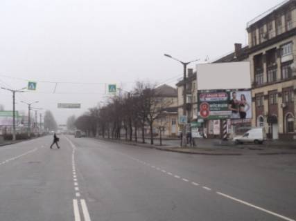 Billboard A in Krivy Rig, 3x6  Metalurgiv av., 20 - Til'gi (kol. Revolucijna) st., stadion "Metallurg", u bik Sobornosti (kol. Kosiora) st., niznij Photo 1