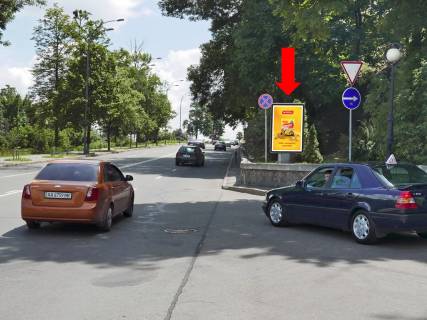 Citylight A in Kyiv, 1.8x1.2  Geroiv Krut st. / Dniprovs'kij uzviz, navproti cerkvi, v centr Photo 1