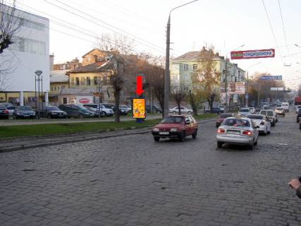 Citylight  in Chernivtsi, 1.8x1.2  Golovna st., 124 / Goncarova st., bila fabriki "Impul's", v centr Photo 1