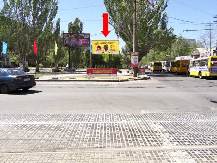 Prismatron, Prism  in Mykolaiv, 3x6  Central'nij av. (kol. Lenina av.) / 6-ta Slobids'ka st. (kol. Komsomol's'kaa st.), bul'var, bila DT "Pivdennij Bug" - 447578 Photo 1
