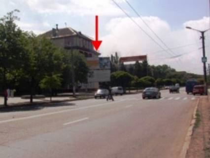 Billboard B in Krivy Rig, 3x6  Metalurgiv av., 18 - Til'gi (kol. Revolucijna) st., stadion "Metallurg", u bik Krivorizstali (kol. Ordzonikidze) st., verhnij Photo 1