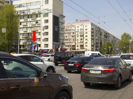 Backlight  in Kyiv, 2.3x3.14  Ukrainki bst., 26 / st.Almazova (kolis. st. Kutuzova), na svitlofori, bila "KFC", v storonu st. Basejna Photo 1
