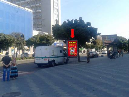 Citylight A in Zhytomyr, 1.8x1.2  Kiivs'ka st., 2 / Soborna pl., bila centru obslugovuvanna abonentiv MTS Photo 1