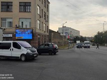 Video Billboard B in Kharkiv Koneva st., 21, prajs za rolik 10 sek, 1 vih / 4 hv z 7:00 do 23:00. Prorahunok insih konfiguracij utocnujte u menedzeriv - 380795 Photo 1