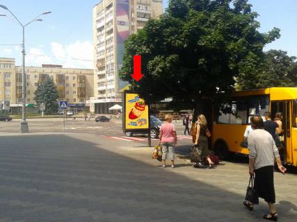 Citylight B in Zhytomyr, 1.8x1.2  Kiivs'ka st., 2 / Soborna pl., bila centru obslugovuvanna abonentiv MTS Photo 1