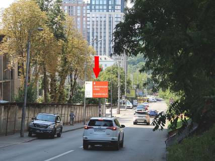 Backlight B in Kyiv, 2.3x3.14  Konoval'ca st. (kolis. Sorsa st.) / Predslavins'ka st., na svitlofori, v storonu V. Vasil'kivs'ka st. Photo 1