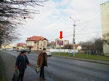 Billboard  in Mukachevo, 3x6  Duhnovica st. / Mudrogo st. (kol. Cervonoznamenna st.), na svitlofori, centr Photo 1