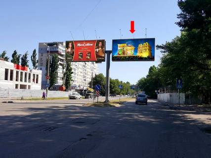 Billboard A in Kherson, 3x6  Universitets'ka st. (kol. 40-ricca Zovtna st.), 104, bila kinoteatru "Suputnik", rozdil'nik, z centru, prava Photo 1