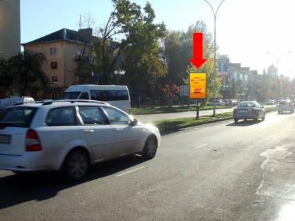 Citylight A in Uzhgorod, 1.8x1.2  Svobodi av. / Kapusans'ka st., rozdil'nik, supermarket "Fokstrot" Photo 1