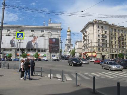 Video Billboard A in Kharkiv Pavlovs'ka pl., 1/3, ekran na fasadi CUM, prajs za translaciu rolika 10 sek, 1 vihid/3 hvilini, z 08:00-22:00, rozrahunok dla insih konfiguracij utocnujte u menedzera - 367146 Photo 1