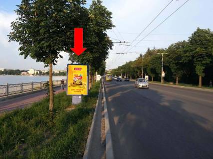 Citylight B in Ternopil, 1.8x1.2  Rus'ka st., bila parku "Topil'ce", damba, v centr Photo 1