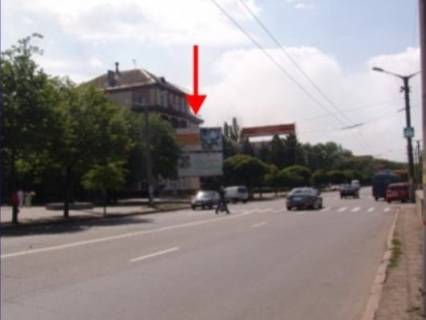 Billboard B in Krivy Rig, 3x6  Metalurgiv av., 18 - Til'gi (kol. Revolucijna) st., stadion "Metallurg", u bik Krivorizstali (kol. Ordzonikidze) st., niznij Photo 1
