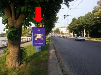 Citylight  in Ternopil, 1.8x1.2  Rus'ka st., bila parku "Topil'ce", damba, v centr Photo