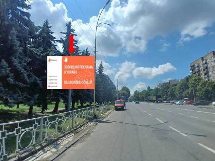 Billboard B in Uzhgorod, 3x4  Minajs'ka st. / Kirila i Mefodia pl., bila gotelu "Zakarpatta-Inturist", z centru Photo 1