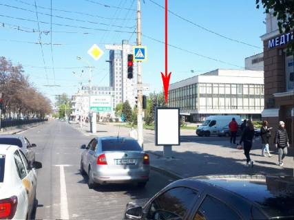 Citylight  in Dnipro (Dnipropetrovsk) Avornic'kogo av.  (kolis. Marksa av.), 70 - Slovac'kogo st., v storonu Akademicnogo teatru Photo 1