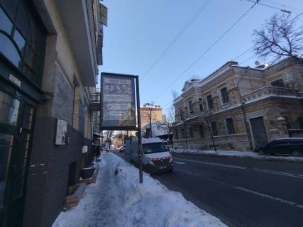 Citylight B in Kyiv, 1.8x1.2  V. Zitomirs'ka st. / Goncara st., na svitlofori, v storonu L'vivs'ka pl. Photo 1