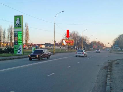 Billboard B in Uzhgorod, 3x6  Gagarina st. / Martina st. (kol. Pariz'koi komuni st.), bila AZS "OKKO", z centru Photo 1