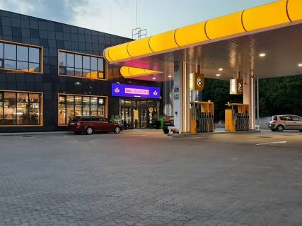 Video Billboard A in Kyiv Zatisna st., 1, AZS "KLO", prajs za translaciu rolika 10 sek, 1 vihid/2 hvilini, cilodobovo - 402527 Photo 1