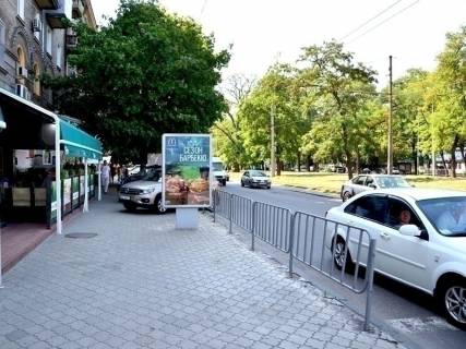 Citylight  in Dnipro (Dnipropetrovsk), 1.8x1.2  Ukrainki (kol. Puskina) av., 25/27, pisohidnij perehid, piceria "Celentano" Photo 1