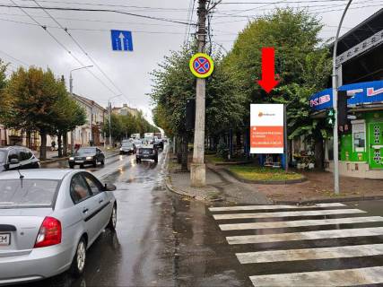 Citylight A in Chernivtsi, 1.8x1.2  Geroiv Majdanu st. (kol. Cervonoarmijs'ka st.) / Zagula st., bila Central'nogo rinku Photo 1