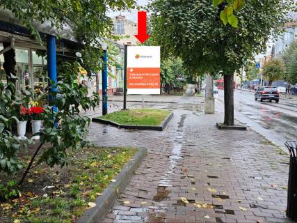 Citylight B in Chernivtsi, 1.8x1.2  Geroiv Majdanu st. (kol. Cervonoarmijs'ka st.) / Zagula st., bila Central'nogo rinku Photo 2