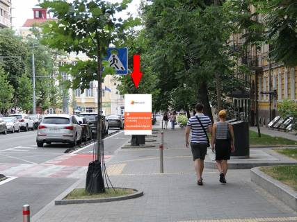 Citylight A in Kyiv, 1.8x1.2  Pirogova st., 5a, bila banku "Aval'" v storonu st. Hmel'nic'kogo Photo 1