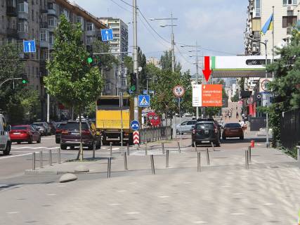 Video Billboard A in Kyiv, 2.3x3.14  V. Vasil'kivs'ka st. (kolis. Cervonoarmijs'ka st.), 131, bila AZS "Amic", v storonu st. m. "Palac Ukraina", (rolik 10 sek, 1 vihid/1,5 hvilini) - 197050 Photo 1
