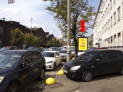 Citylight B in Kyiv, 1.8x1.2  Zilans'ka st., 142, navproti pabu "Porter", v storonu st. Starovokzal'noi Photo 1