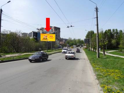 Billboard B in Chernivtsi, 3x6  Komarova st. / Parkovij proizd, v bik Geroiv Majdanu st. (kol. Cervonoarmijs'ka st.) Photo 1