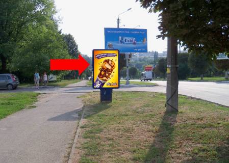 Citylight B in Chernivtsi, 1.8x1.2  Komarova st. / Vorobkevica st., bila gotelu "Ceremos", v bik Geroiv Majdanu st. (kol. Cervonoarmijs'ka st.) Photo 1