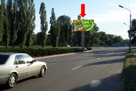 Billboard A in Kremenchuk, 3x6  V. Naberezna st. (kol. 50-ricca SRSR st.), bila AZS, rozdil'nik, v centr Photo 1