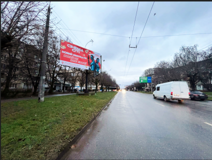 Billboard B in Chernivtsi, 3x6  Komarova st., 7 - Ivasuka st., v storonu rinku "Bukovins'kij" Photo 1