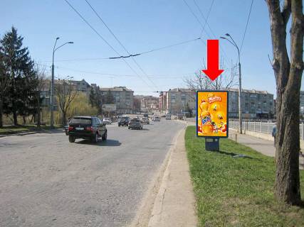Citylight A in Ternopil, 1.8x1.2  Rus'ka st., bila parku "Topil'ce", damba, z centru Photo 1