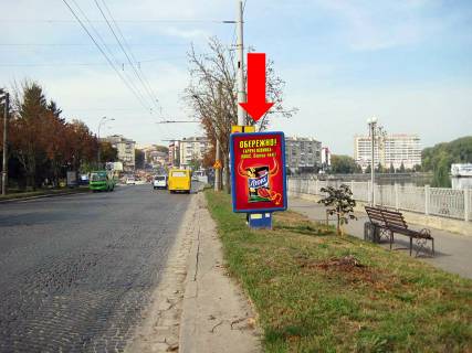 Citylight A in Ternopil, 1.8x1.2  Rus'ka st., bila parku "Topil'ce", damba, z centru Photo 1